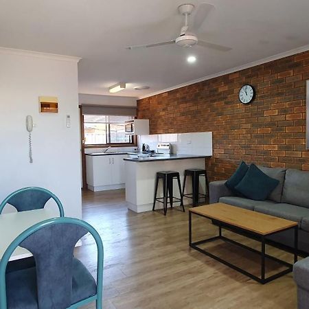 Centrepoint Motel Deniliquin Εξωτερικό φωτογραφία