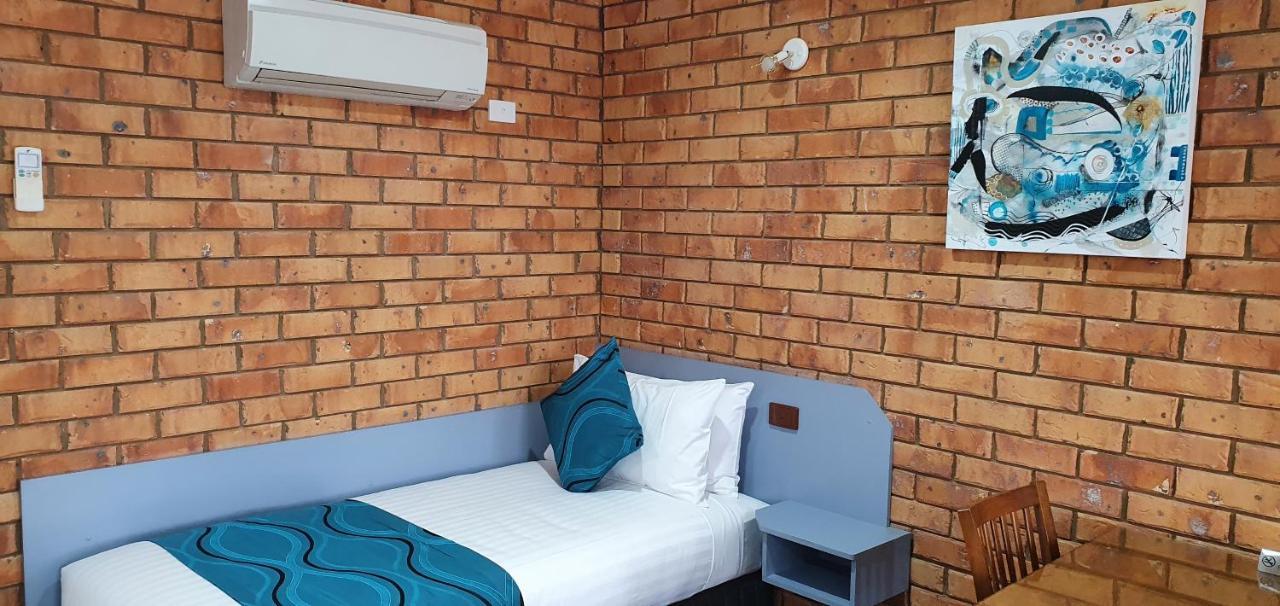 Centrepoint Motel Deniliquin Εξωτερικό φωτογραφία