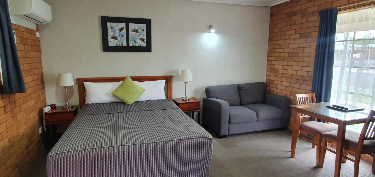 Centrepoint Motel Deniliquin Εξωτερικό φωτογραφία