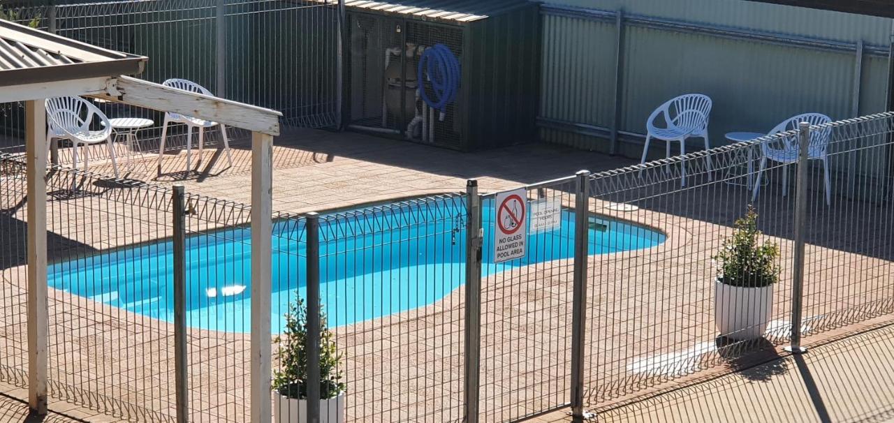 Centrepoint Motel Deniliquin Εξωτερικό φωτογραφία