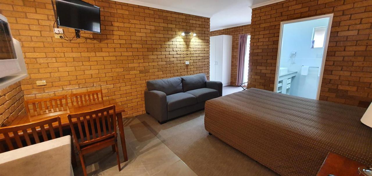 Centrepoint Motel Deniliquin Εξωτερικό φωτογραφία