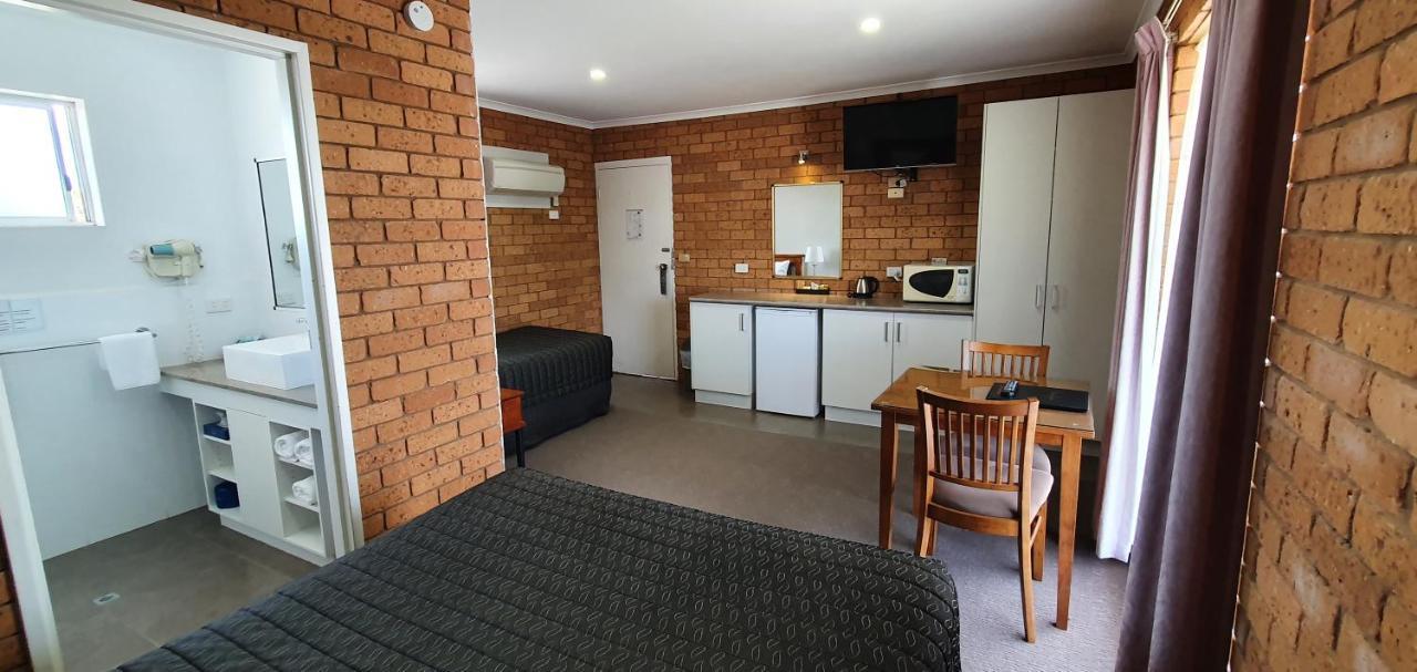 Centrepoint Motel Deniliquin Εξωτερικό φωτογραφία