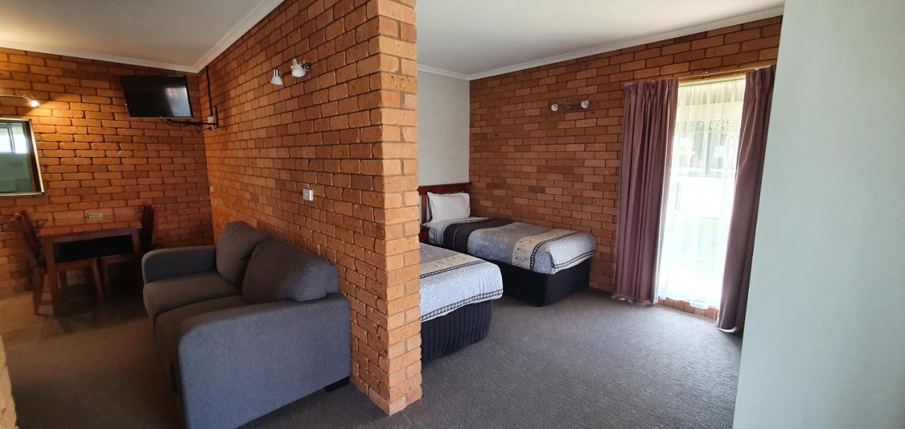 Centrepoint Motel Deniliquin Εξωτερικό φωτογραφία