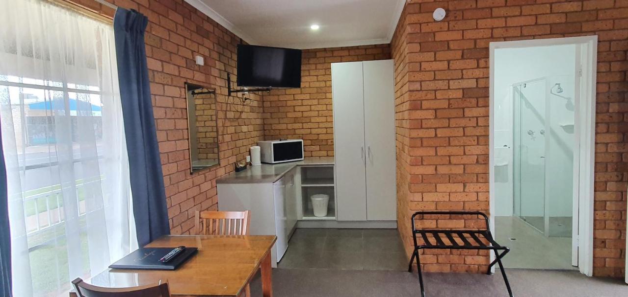 Centrepoint Motel Deniliquin Εξωτερικό φωτογραφία