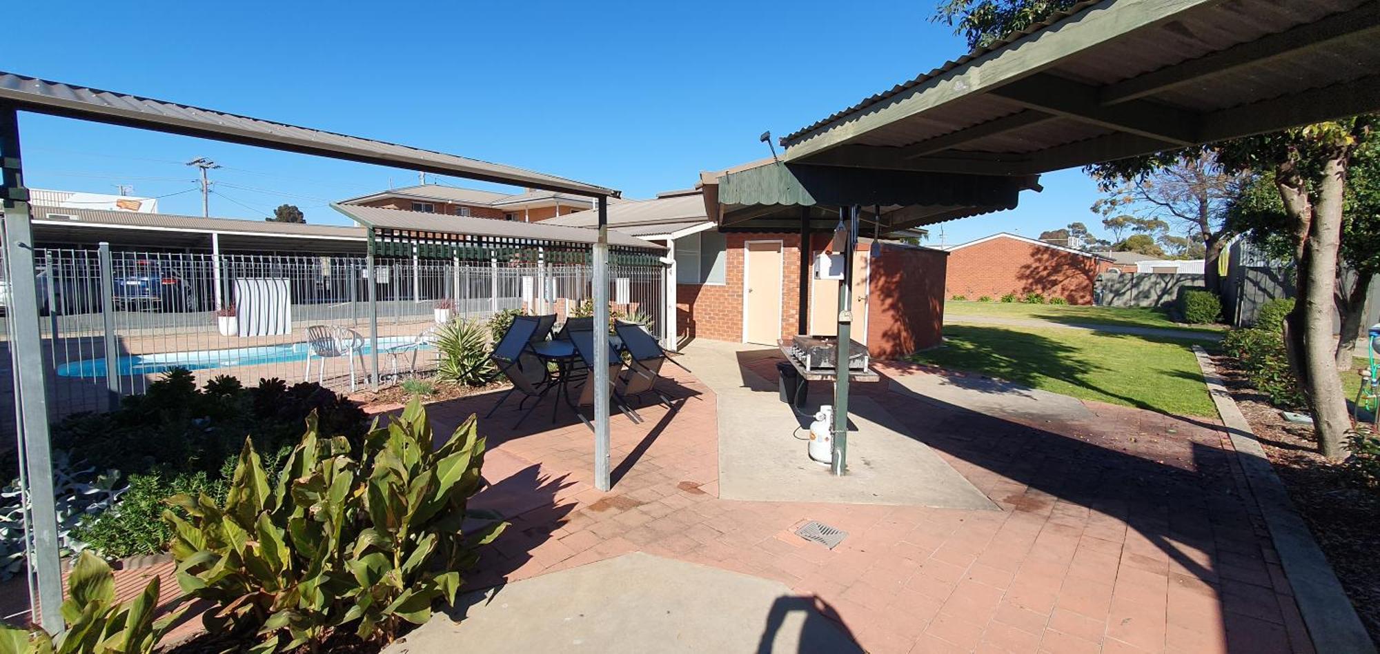 Centrepoint Motel Deniliquin Εξωτερικό φωτογραφία