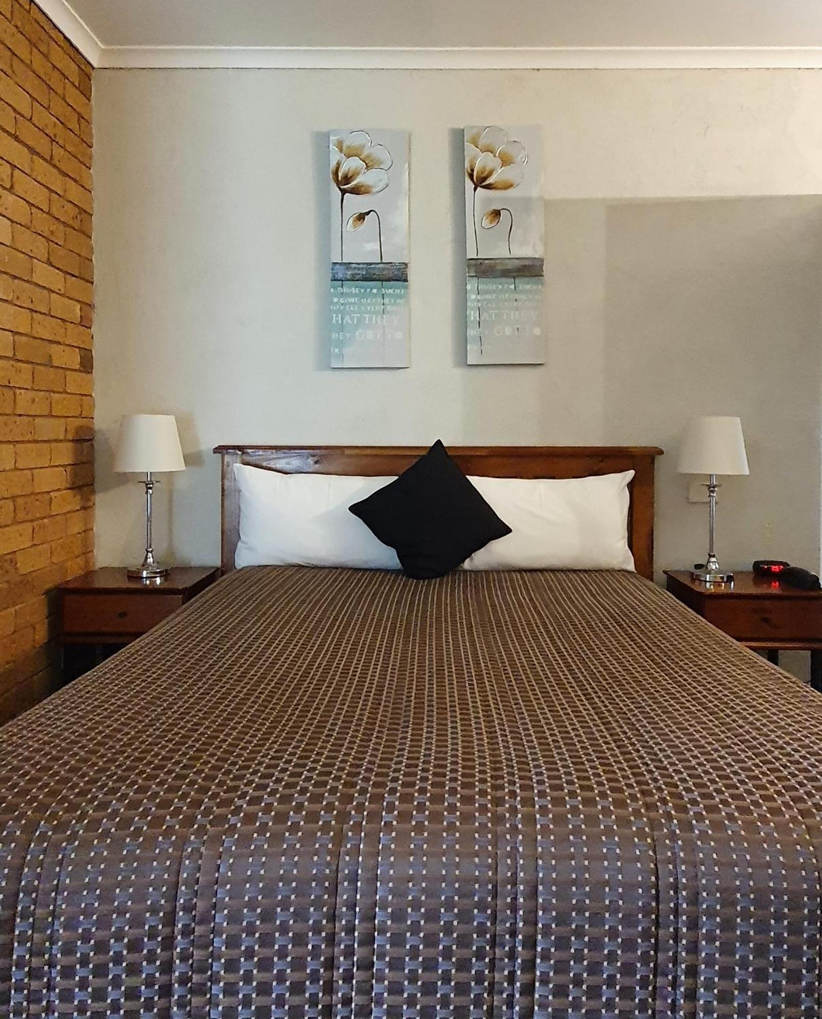 Centrepoint Motel Deniliquin Εξωτερικό φωτογραφία