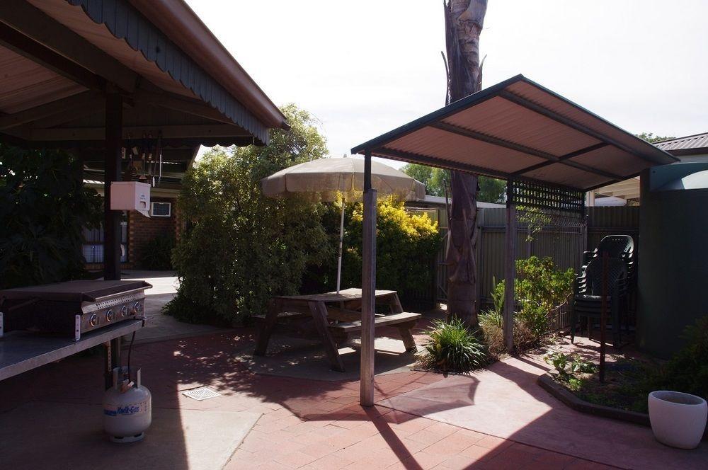 Centrepoint Motel Deniliquin Εξωτερικό φωτογραφία