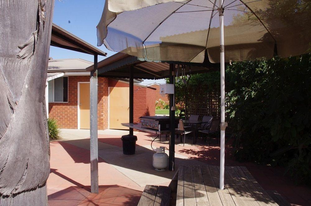 Centrepoint Motel Deniliquin Εξωτερικό φωτογραφία