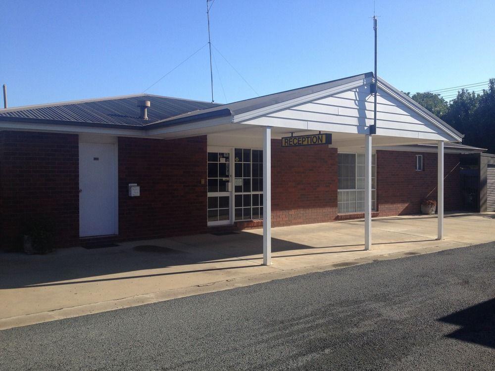 Centrepoint Motel Deniliquin Εξωτερικό φωτογραφία