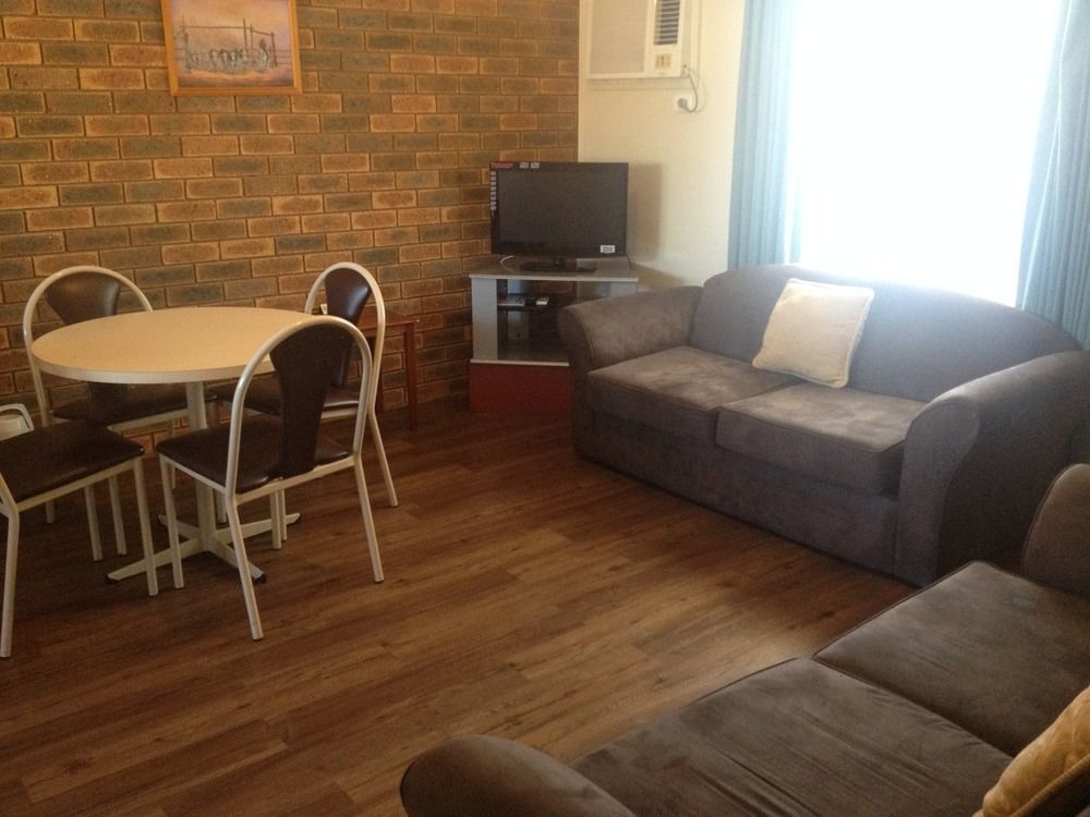 Centrepoint Motel Deniliquin Εξωτερικό φωτογραφία