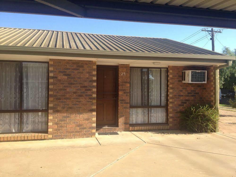 Centrepoint Motel Deniliquin Εξωτερικό φωτογραφία
