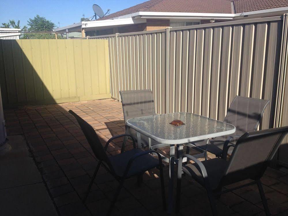 Centrepoint Motel Deniliquin Εξωτερικό φωτογραφία