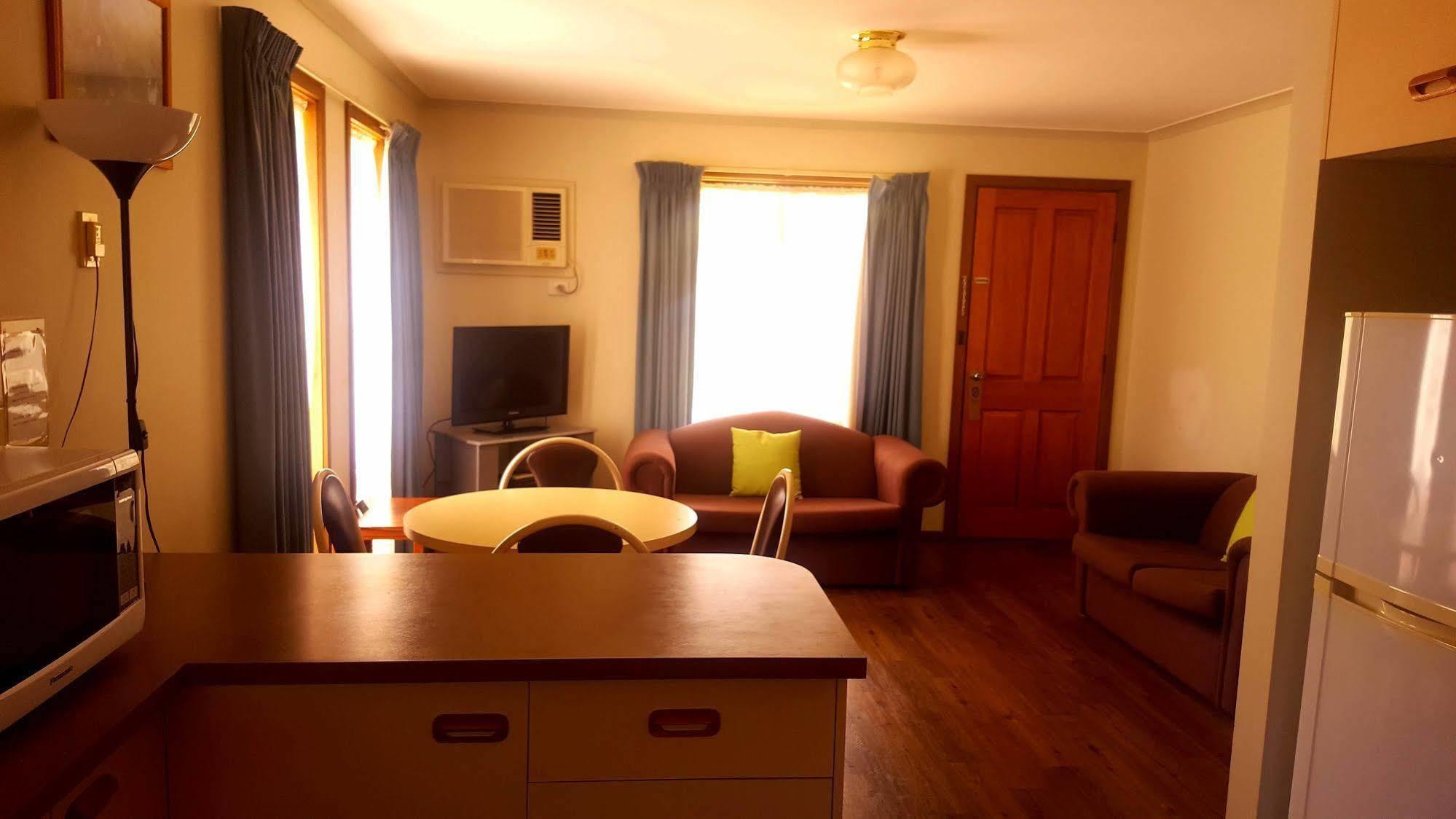 Centrepoint Motel Deniliquin Εξωτερικό φωτογραφία