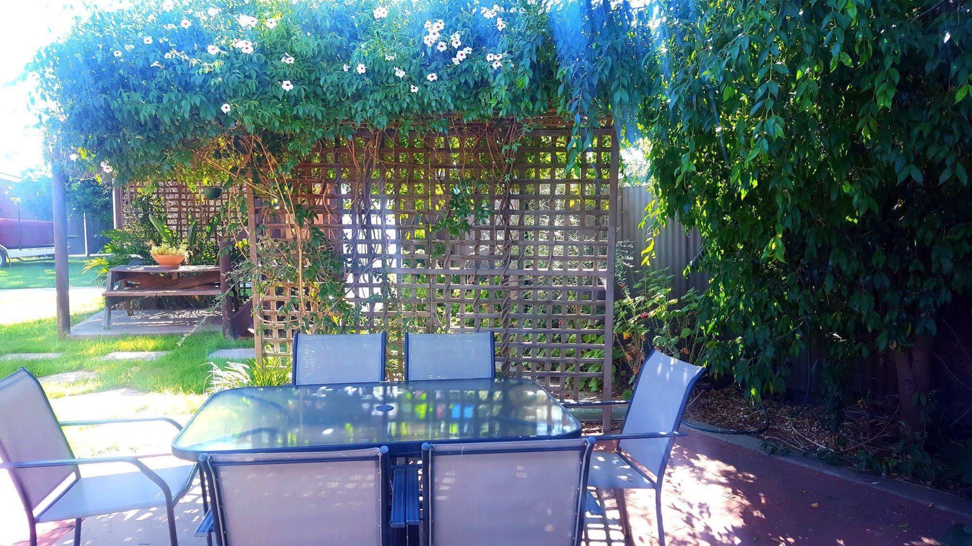 Centrepoint Motel Deniliquin Εξωτερικό φωτογραφία