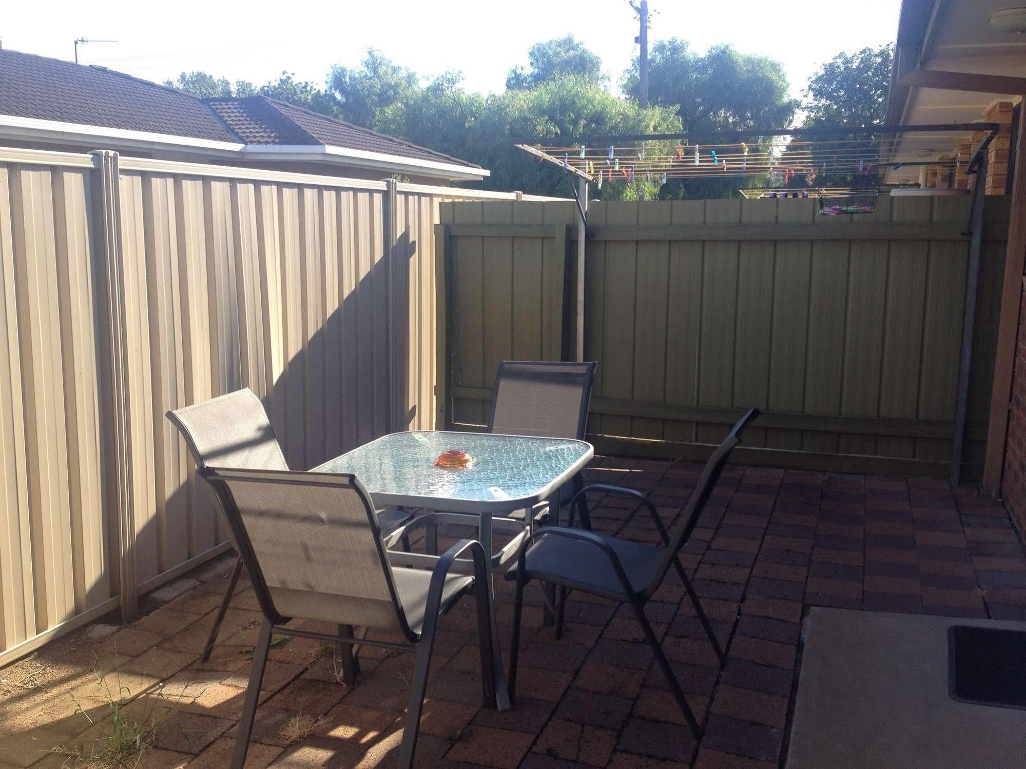 Centrepoint Motel Deniliquin Εξωτερικό φωτογραφία